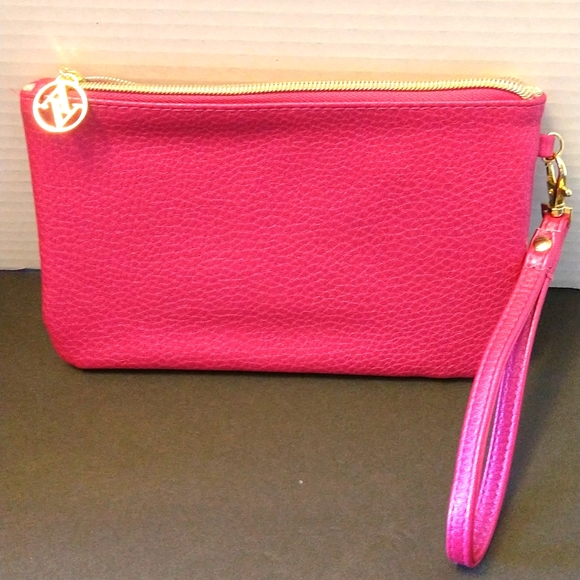 NWOT. Adrienne Vittadini pink wristlet. - Picture 3 of 4